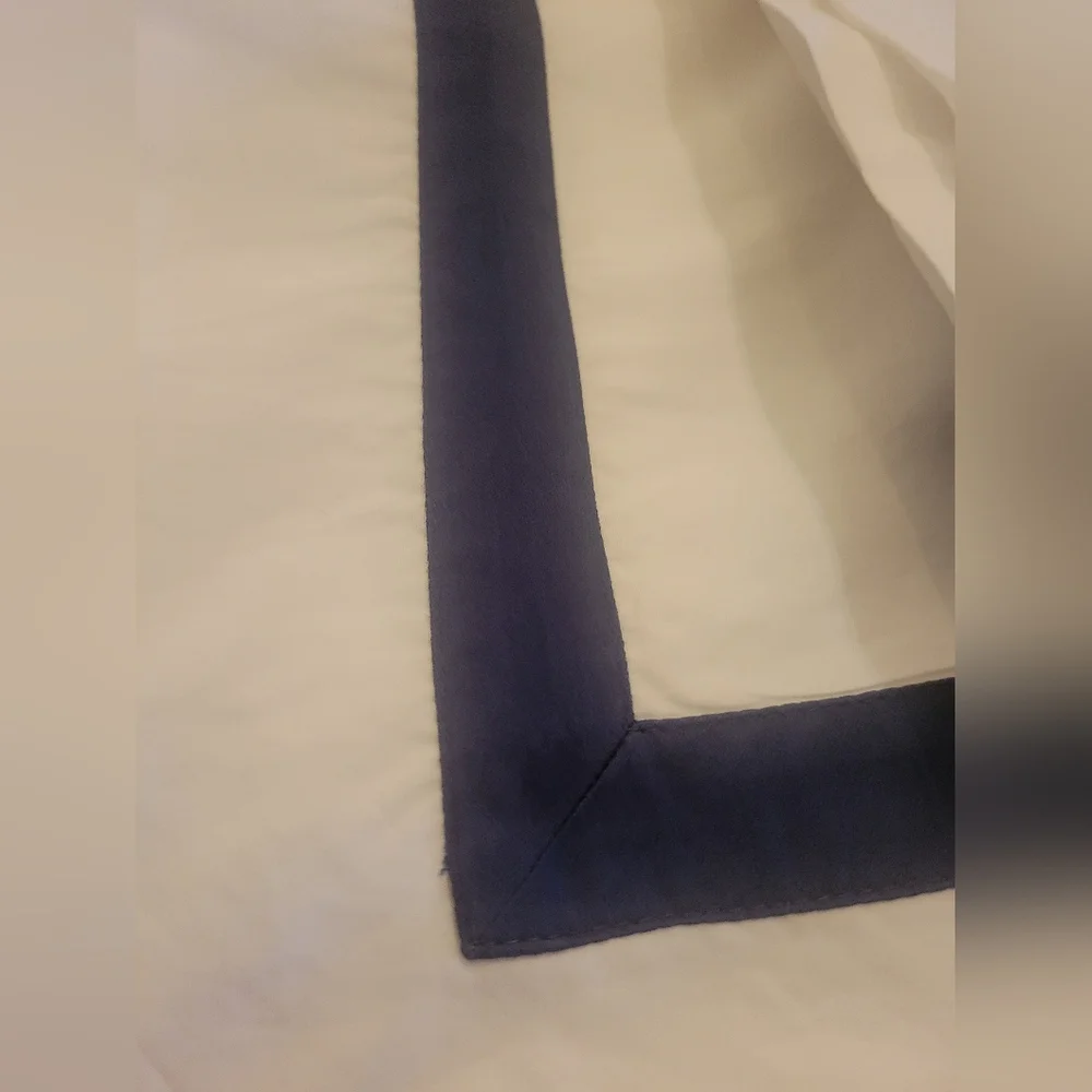 MATOUK Lowell EURO SHAM navy White Egyptian Cotton 27x27